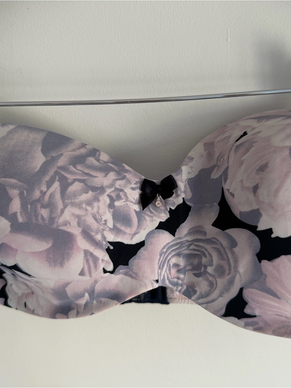 La Vie En Rose Black & Light Pink Floral Push-Up Bra with Charm Bow